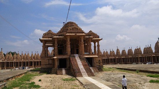 Shree Nakoda Avati 108 Jain Temple